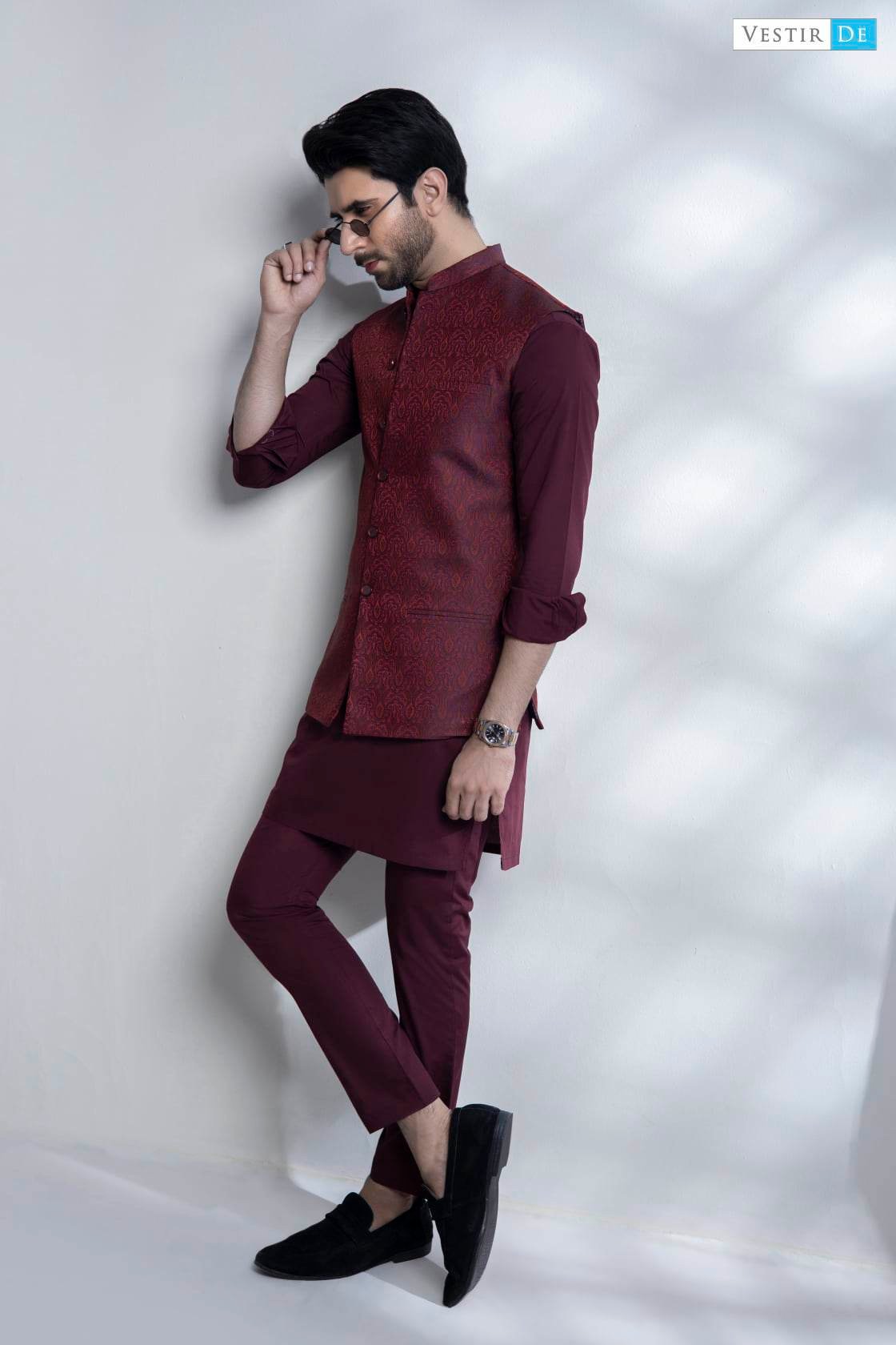 Mehroon Kurta Trouser With Mehroon Jamawar Waistcoat – Vestir De