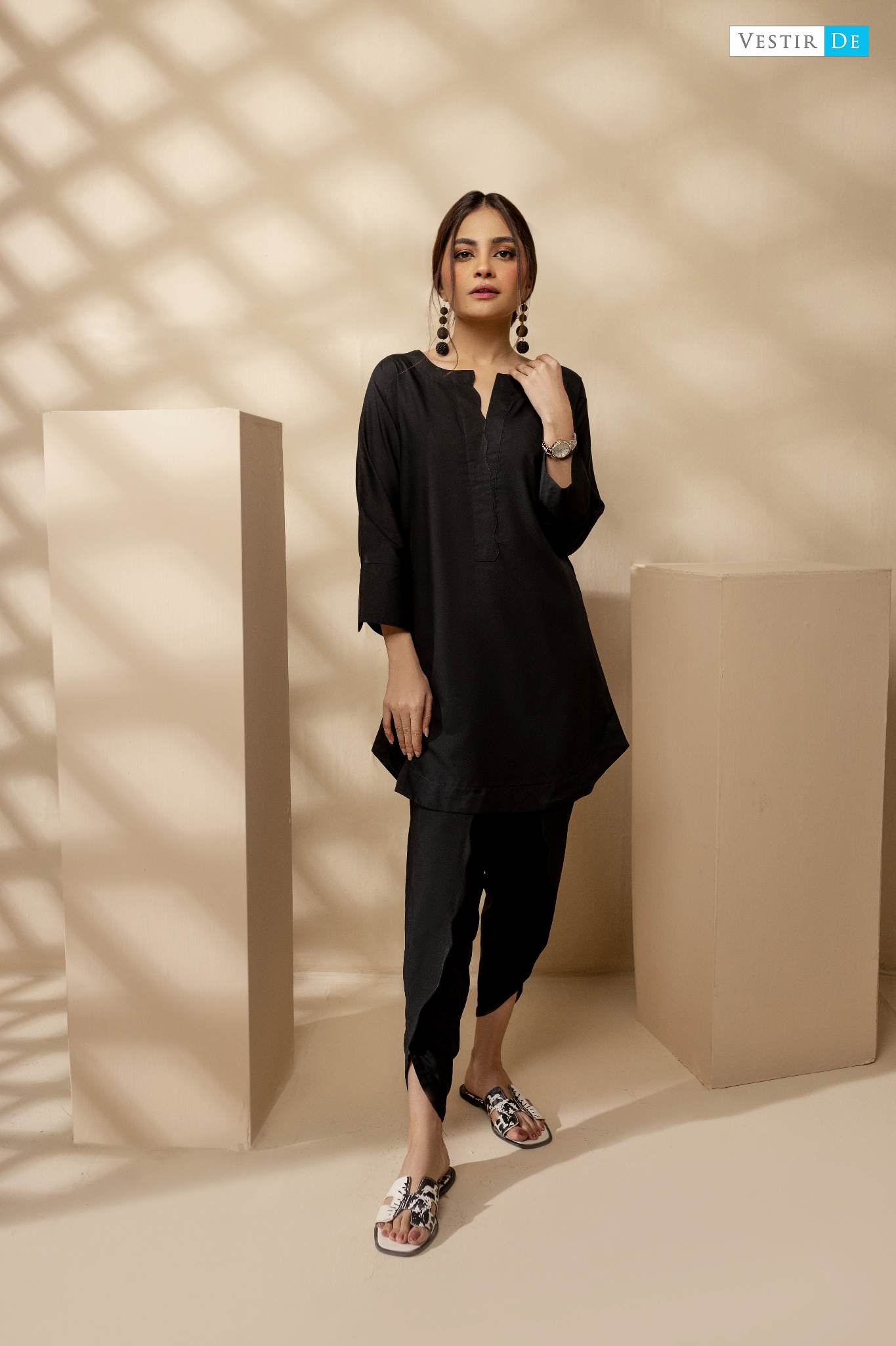 01 Black