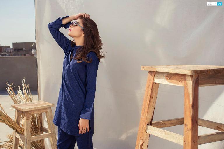 Navy Blue Textured Kurti With Trosuer - Vestir De