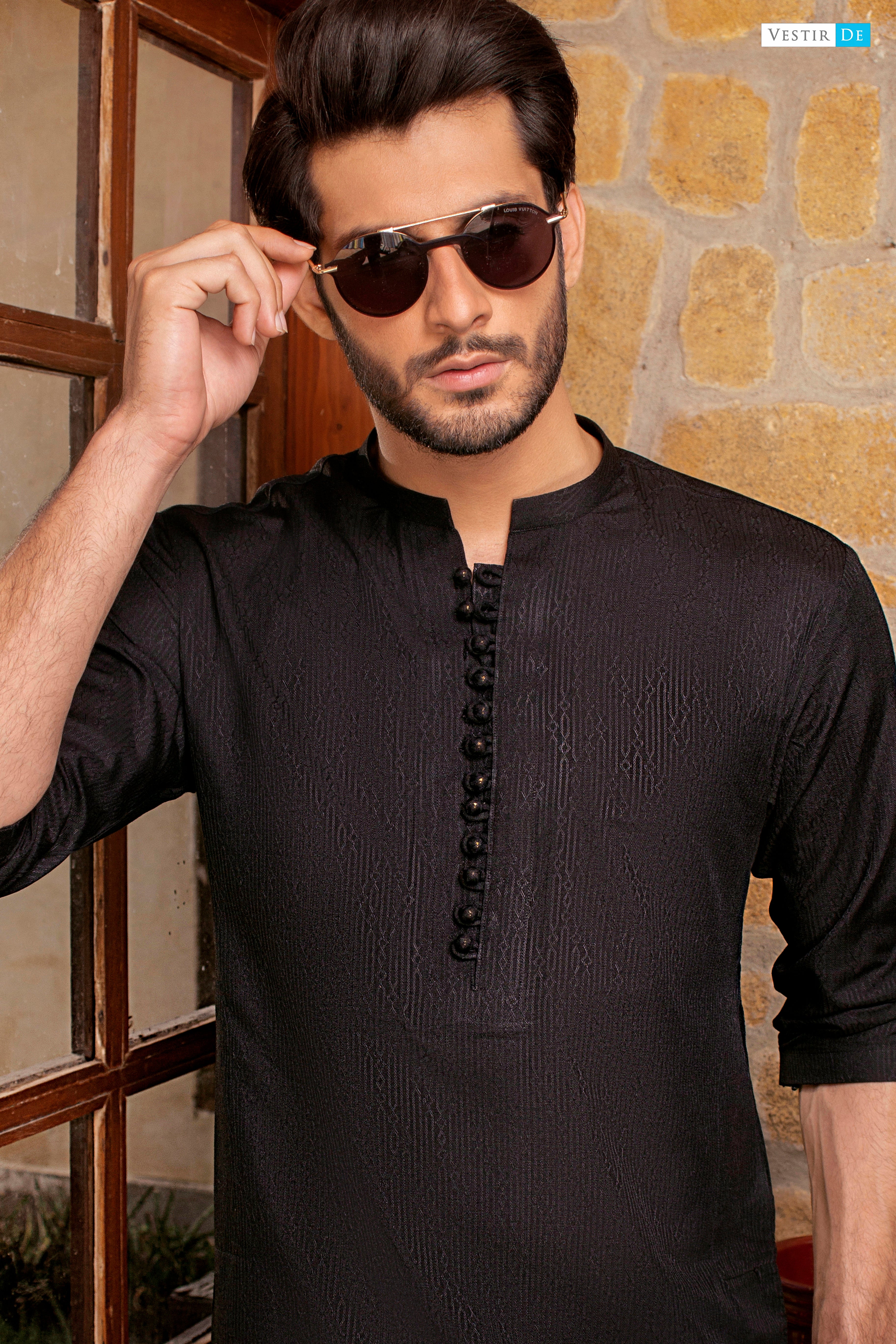 16 Black Textured Kurta With Trouser